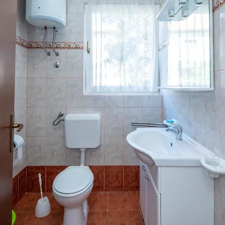 아파트 With Parking Space - 8214