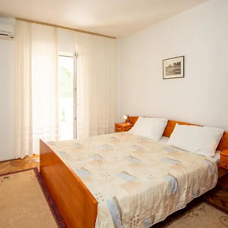 Appartement With Parking Space - 8214 Pašman