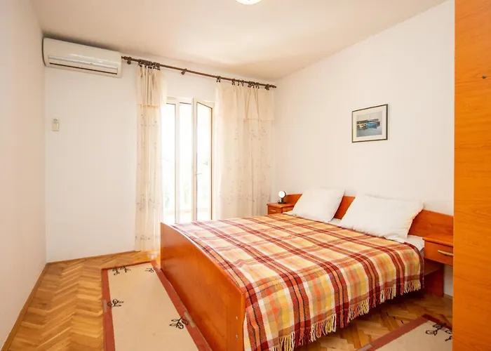 Appartement With Parking Space - 8214 *